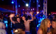 Satruday Summer Groove ludnica u Santos beach baru