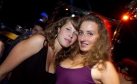Satruday Summer Groove ludnica u Santos beach baru