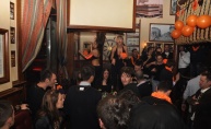 Phanas pub obojen narančasto!