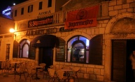 Vikend obojen narančastom bojom - San Antonio (Rab)