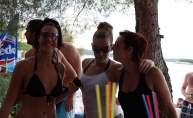 Raspoložena turistkinja zagrijala ekipu u Beach Baru Pacino