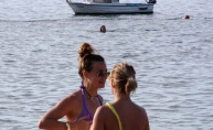 Raspoložena turistkinja zagrijala ekipu u Beach Baru Pacino