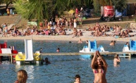 Raspoložena turistkinja zagrijala ekipu u Beach Baru Pacino