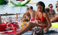 Raspoložena turistkinja zagrijala ekipu u Beach Baru Pacino