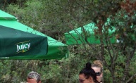 Raspoložena turistkinja zagrijala ekipu u Beach Baru Pacino