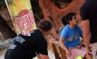 Raspoložena turistkinja zagrijala ekipu u Beach Baru Pacino