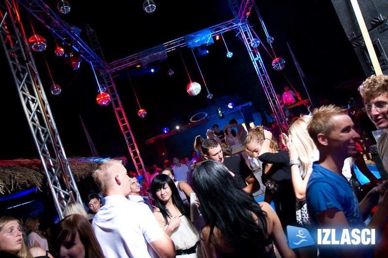 Neno Belan i Fiumensi oduševili publiku u beach clubu Santos