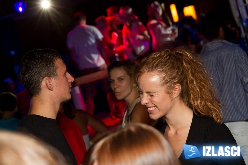 Neno Belan i Fiumensi oduševili publiku u beach clubu Santos
