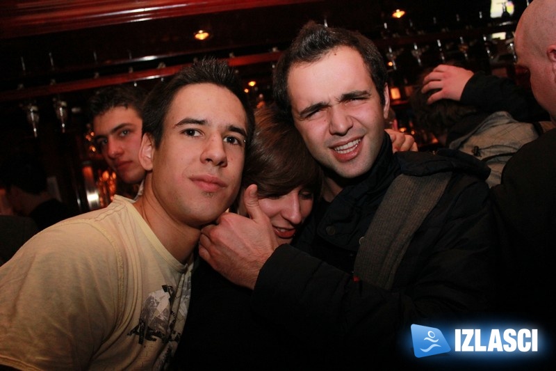Sređene cure okupirale Capitano bar