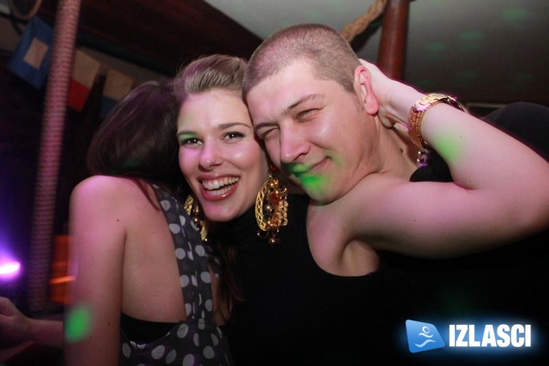 Ovog petka u Phanas pubu tražilo se mjesto više