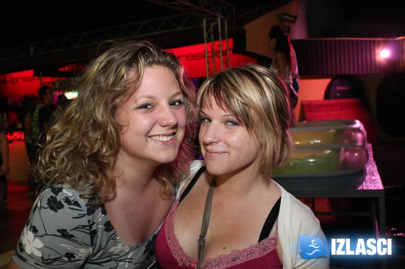 Wet T-Shirt party u Monvi centru