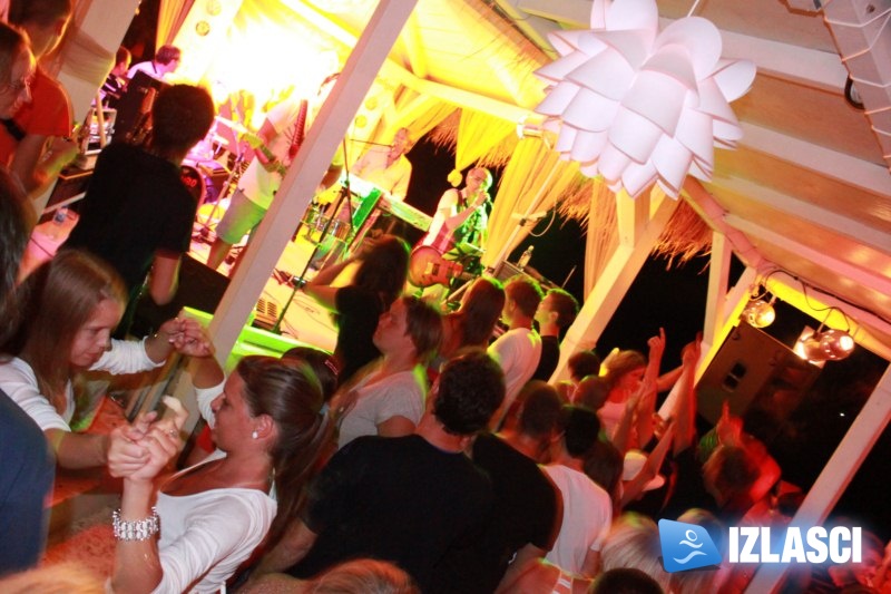 U ritmu Mambo Kingsa ljuljao se Macumba beach bar