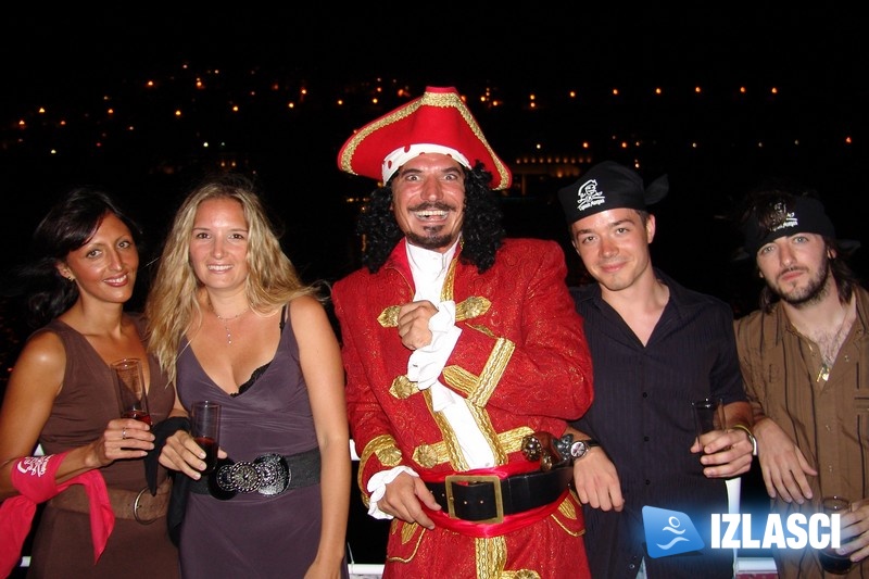 Ekipa na brodu Sea Star oduševljena Captainovim rumom