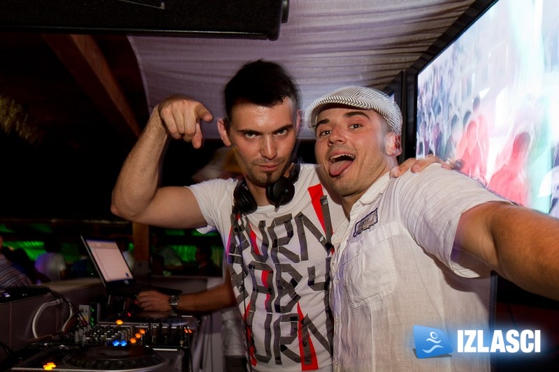 Satruday Summer Groove ludnica u Santos beach baru