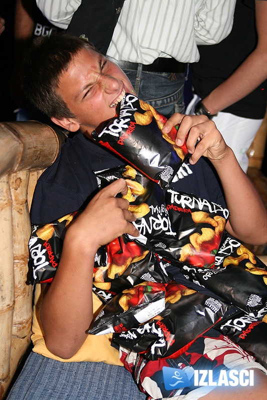 Hej, fotkaj me sa Tornado Ryderz chipsom! Makina, Vodice