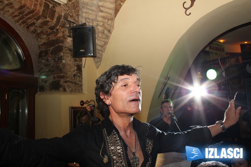 Jasmin Stavros svih podigao na noge - El Rio