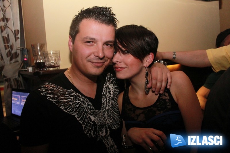 Ne zna se tko pije, a tko plaća - Pommery bar