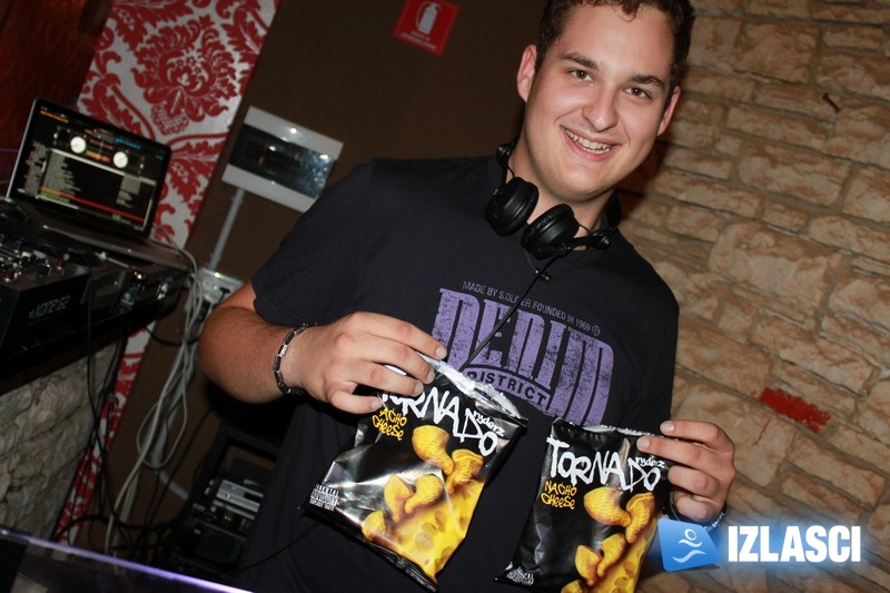 Daj mi taj chips! Tornado Ryderz party u cocktail baru Daylight, Umag