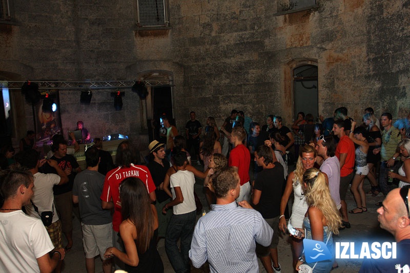 Brojni DJ-evi iz 8 zemalja oživili Fort Bourgignon