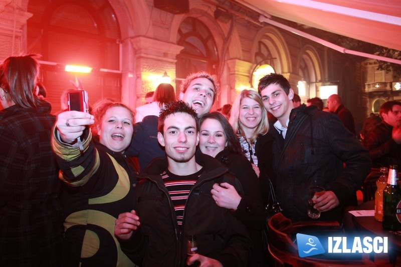 3, 2, 1,... Sretna Nova 2011. godina! Ludnica u Capitano baru