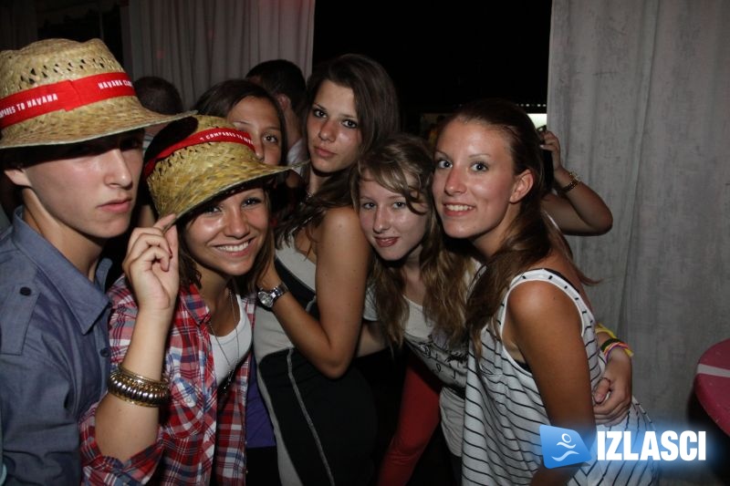 Dobar beat prodrmao Casanova Beach Bar