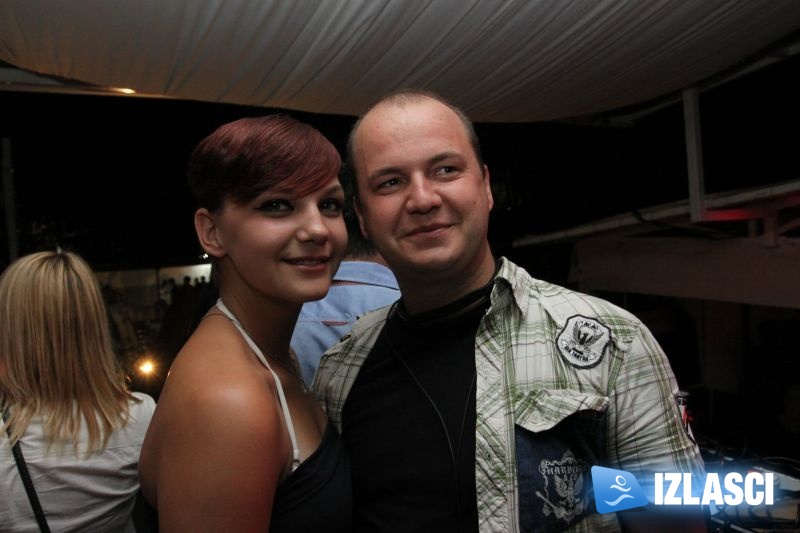 Dobar beat prodrmao Casanova Beach Bar