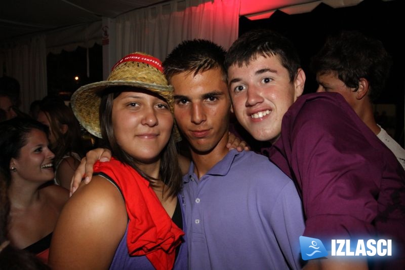 Dobar beat prodrmao Casanova Beach Bar Dobar beat prodrmao Casanova Beach Bar