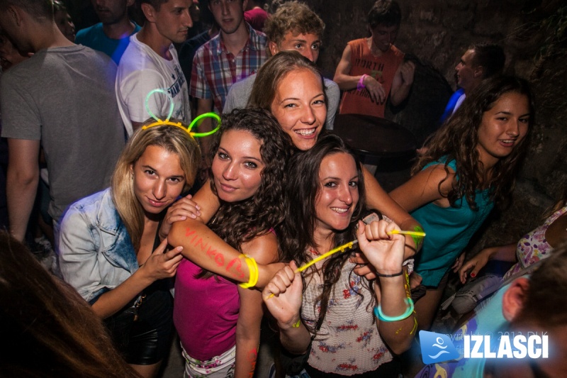 Oduševljenje NEON Partyem u clubu Jungle