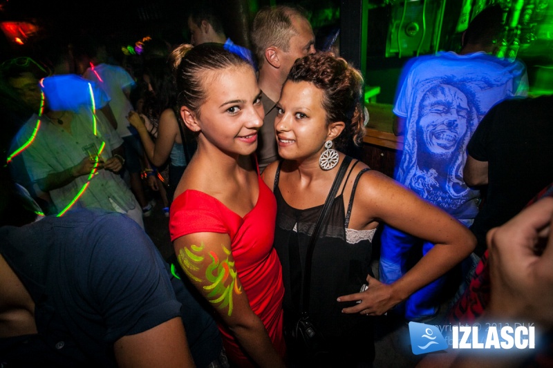 Oduševljenje NEON Partyem u clubu Jungle