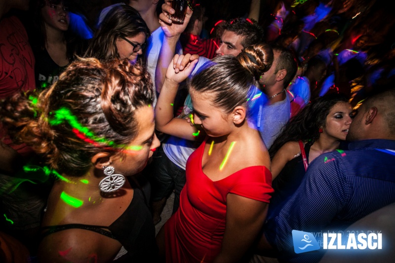 Oduševljenje NEON Partyem u clubu Jungle