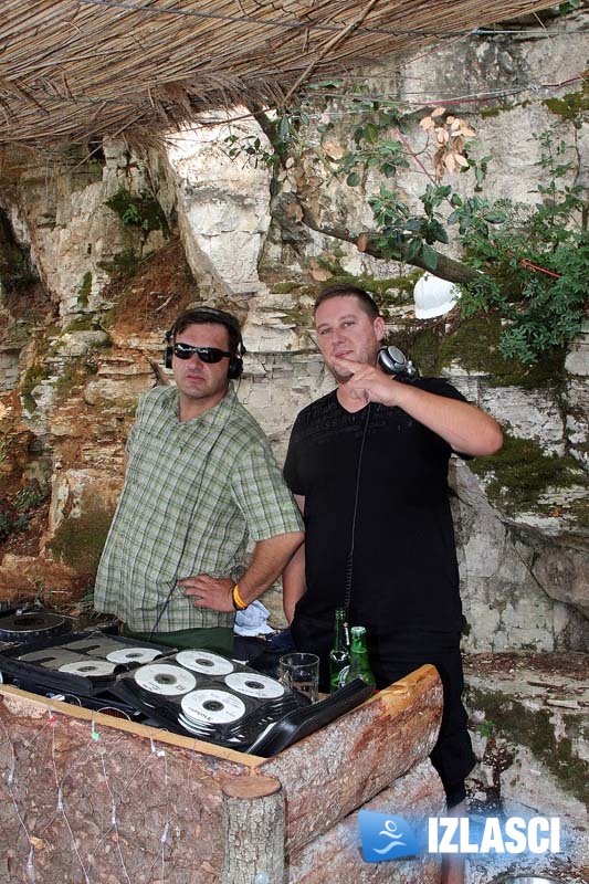 Raspoložena turistkinja zagrijala ekipu u Beach Baru Pacino
