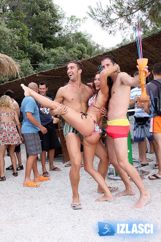 Raspoložena turistkinja zagrijala ekipu u Beach Baru Pacino