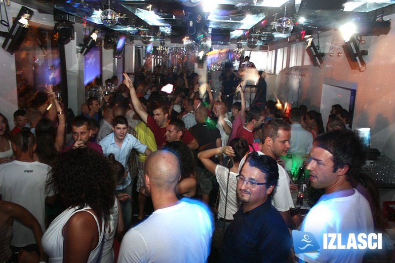 RnB Exclusive "Live edition" party with Ines Huskic aka Yness @ Saint & Sinner