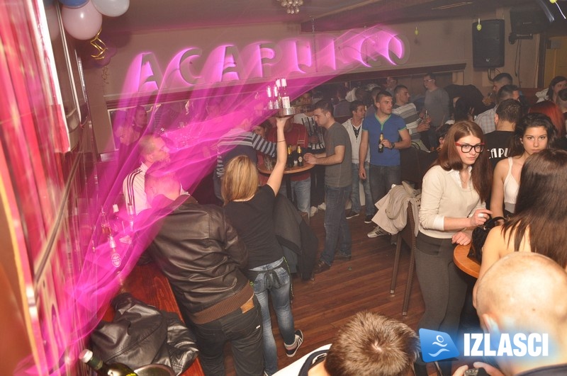 Uskršnji party sexy zečica u Acapulcu