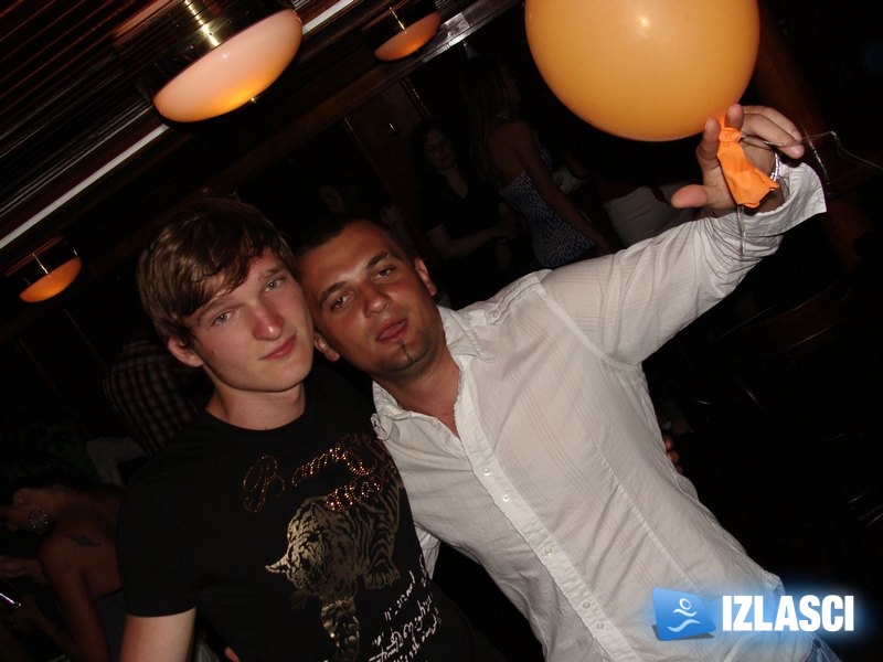 Odličan rođendanski party na Nini2