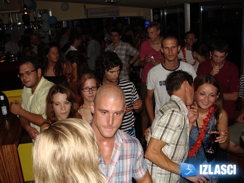 Odličan rođendanski party na Nini2