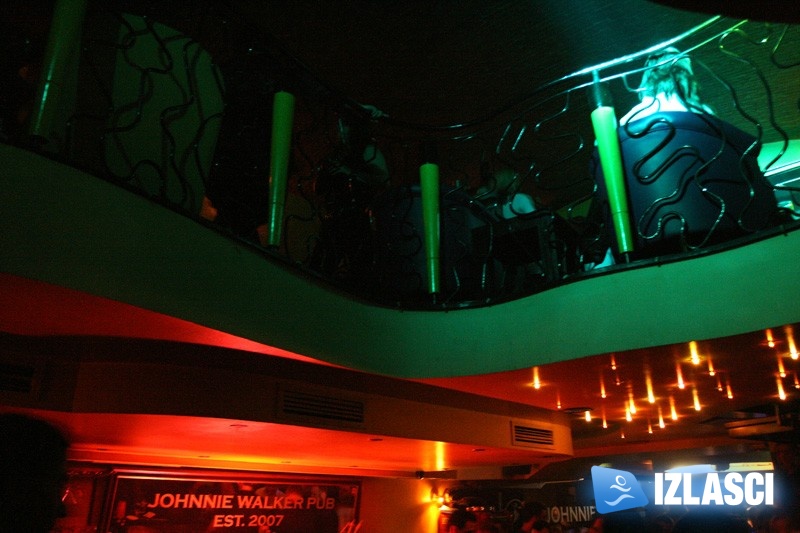 Hip hop i house tulum u Johnnie Walker pubu