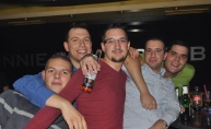 Subota puna dima i zabave u Johnnie Walker pubu