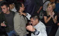 Subota puna dima i zabave u Johnnie Walker pubu