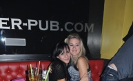 Subota puna dima i zabave u Johnnie Walker pubu