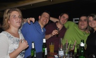 Subota puna dima i zabave u Johnnie Walker pubu