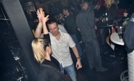 Subota puna dima i zabave u Johnnie Walker pubu