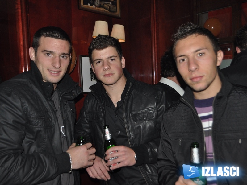 Noć vještica u gradu (El Rio, Capitano, Phanas, Nina2)